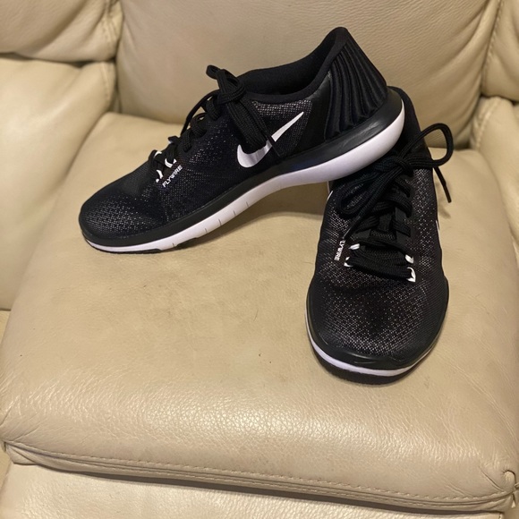Nike Flywire Training Shoes - Picture 2 of 4